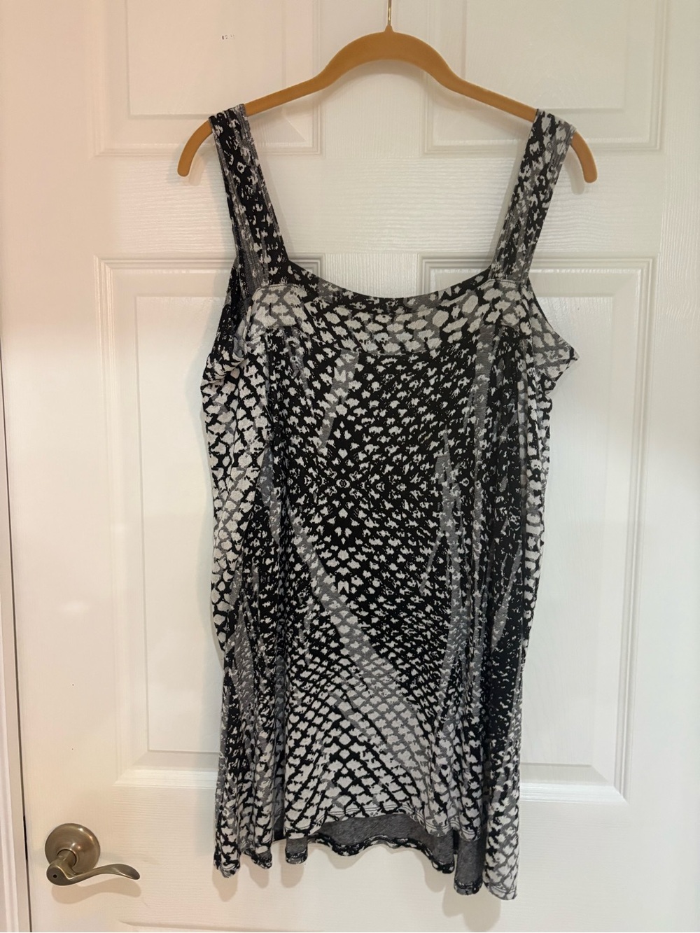 Tianello Simha Top— M —Black Gray Abstract Cold Shoulder Made USA